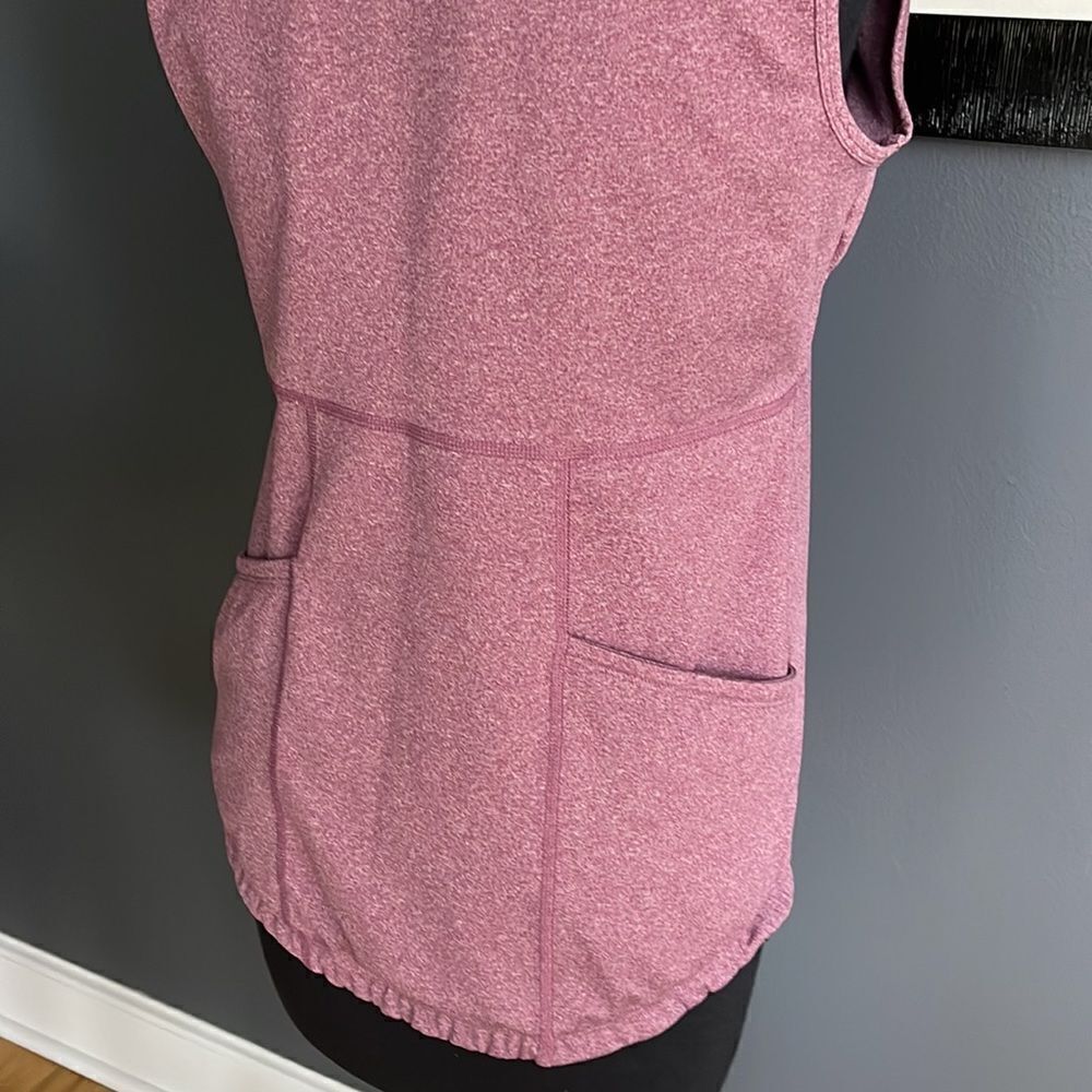 Duluth Trading Co Heather Beet Grow Getter Tank Gray Upf 50+. Built-In Shelf Bra — image 7 of 8